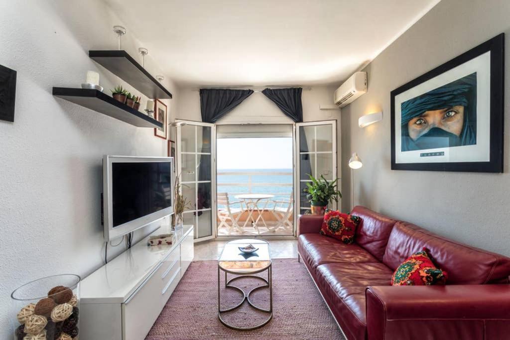 Apartment In Front Of The Beach Pineda de Mar Exterior photo