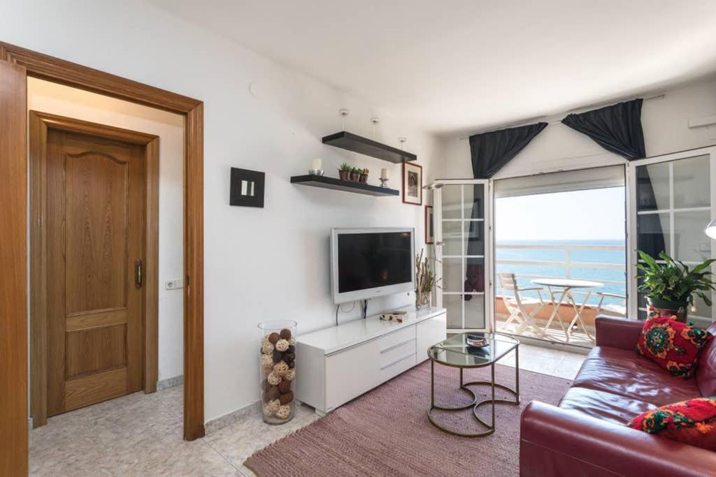 Apartment In Front Of The Beach Pineda de Mar Exterior photo