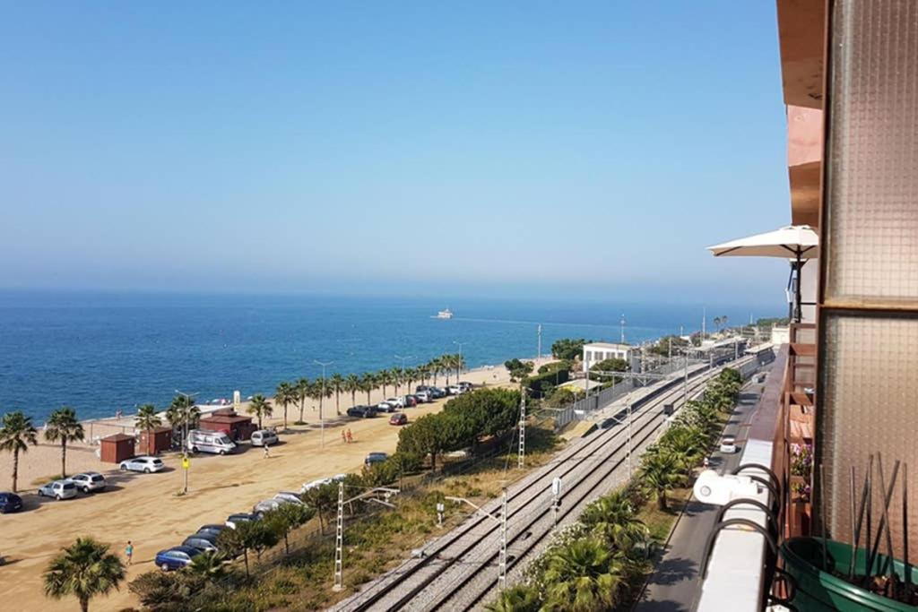Apartment In Front Of The Beach Pineda de Mar Exterior photo