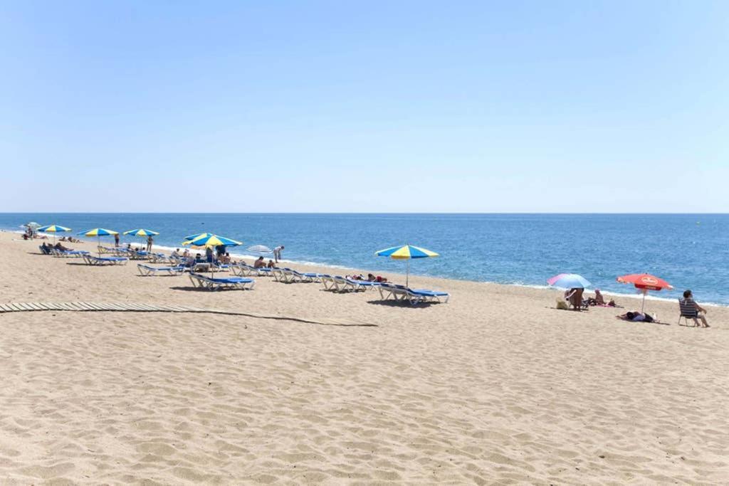 Apartment In Front Of The Beach Pineda de Mar Exterior photo