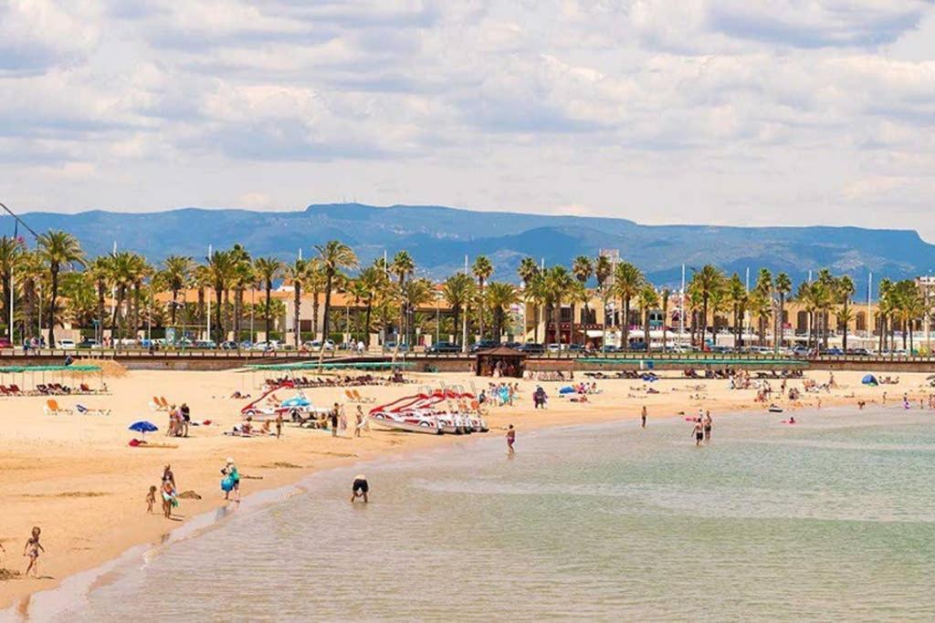 Apartment In Front Of The Beach Pineda de Mar Exterior photo