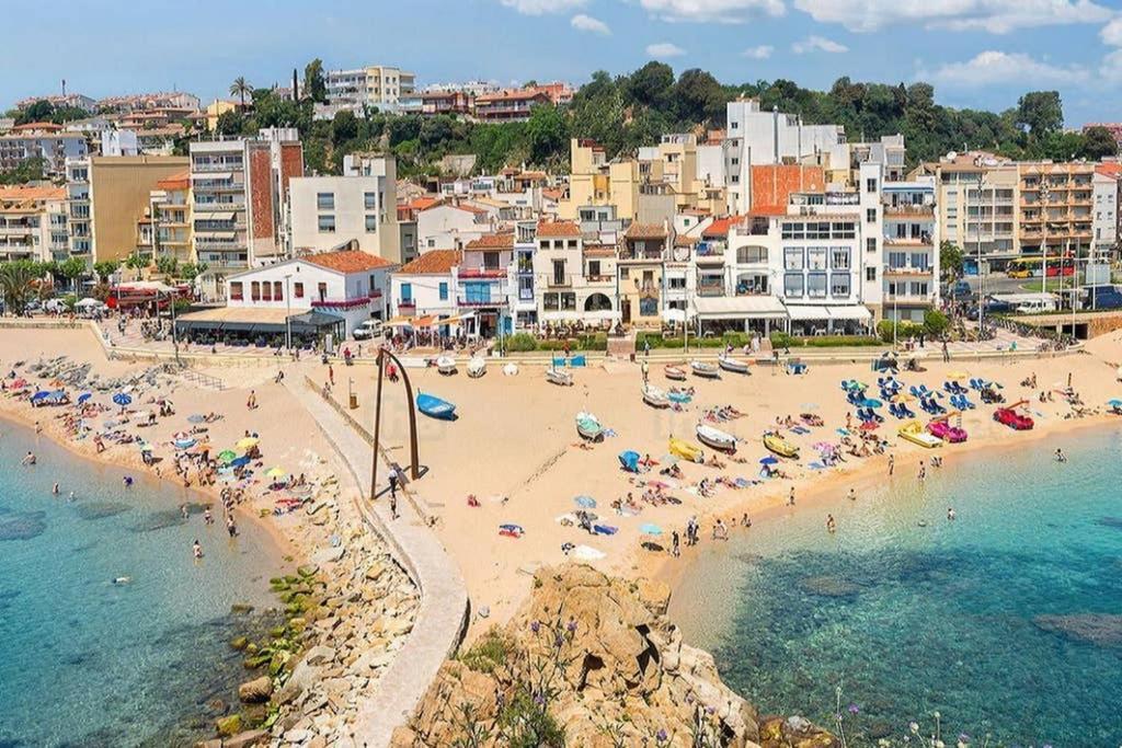 Apartment In Front Of The Beach Pineda de Mar Exterior photo